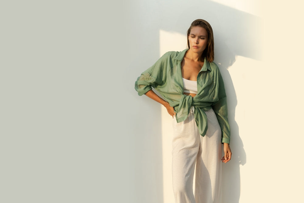 Women wearing a linen pant